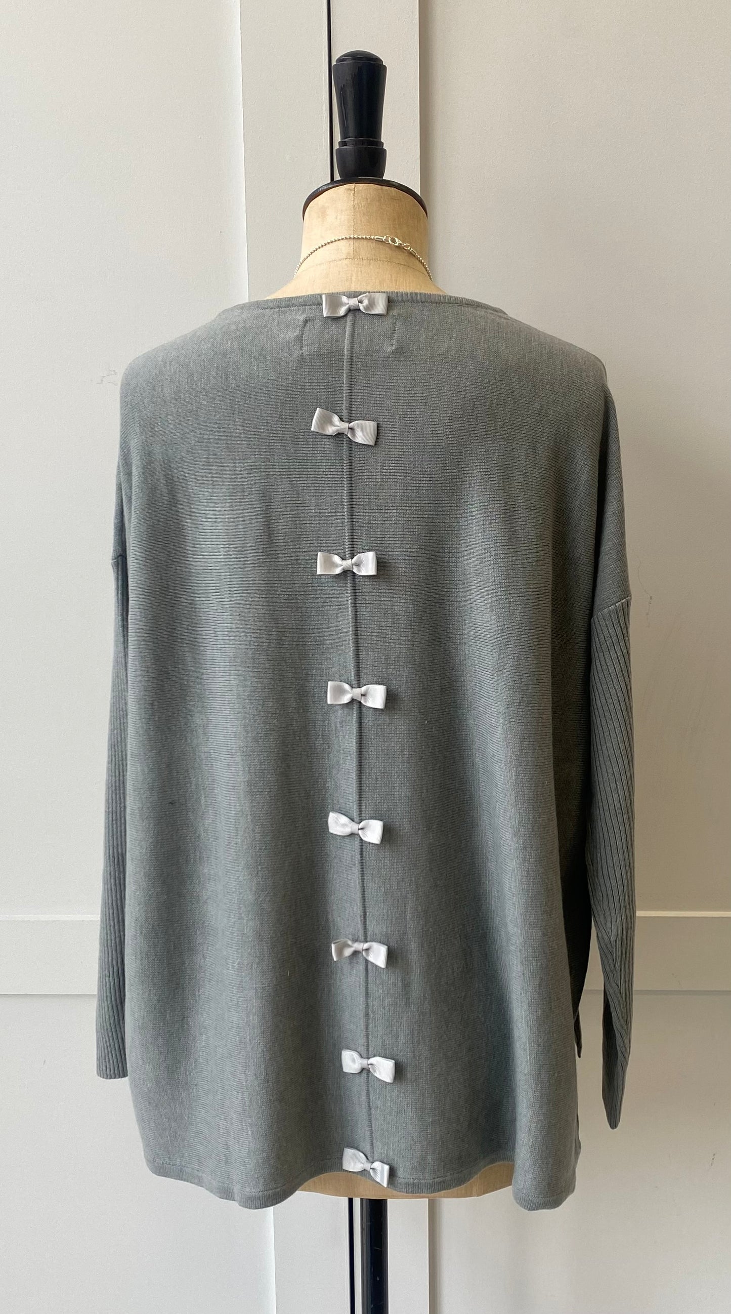 Short Bow Back Jumper