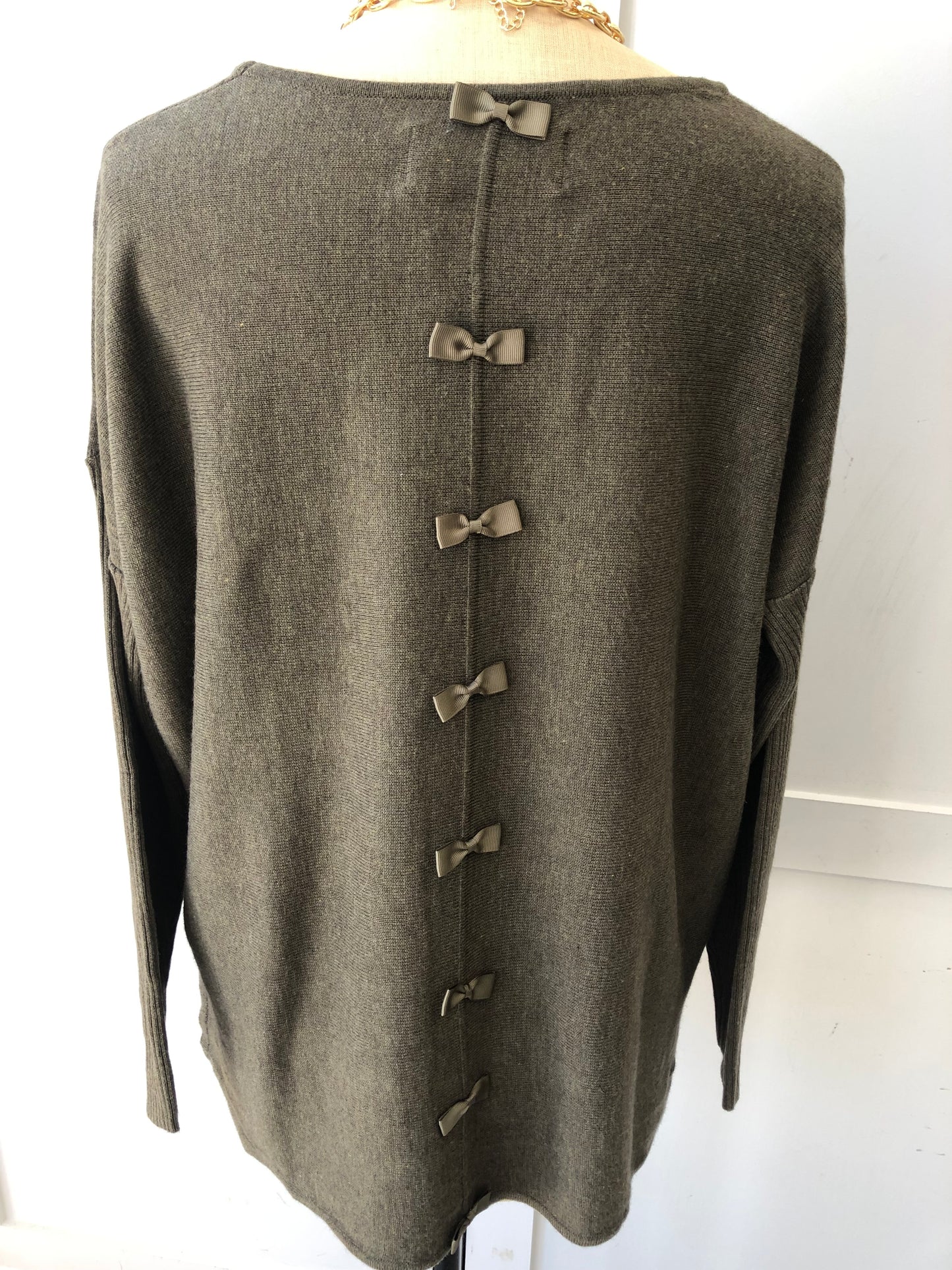Short Bow Back Jumper