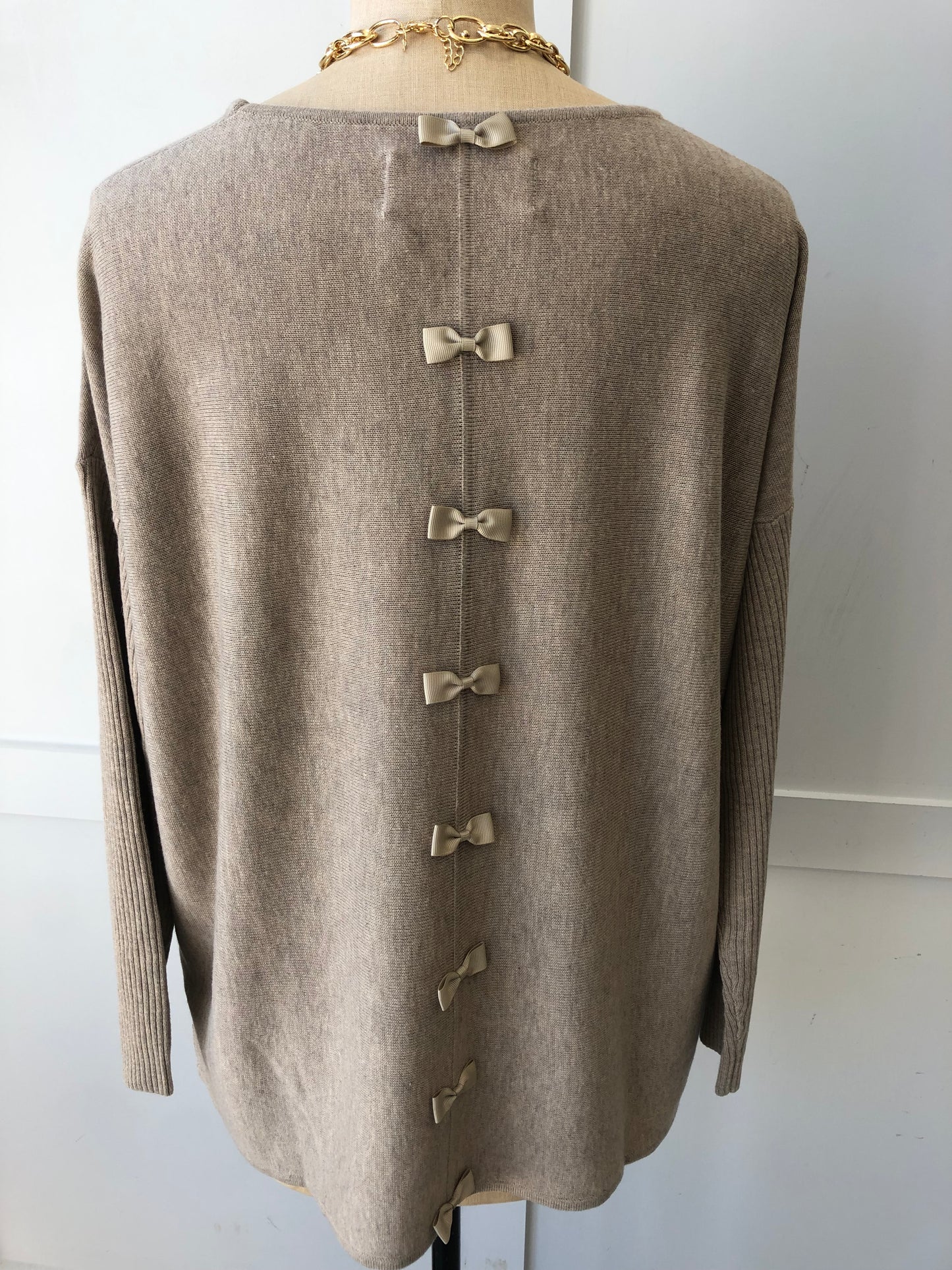 Short Bow Back Jumper