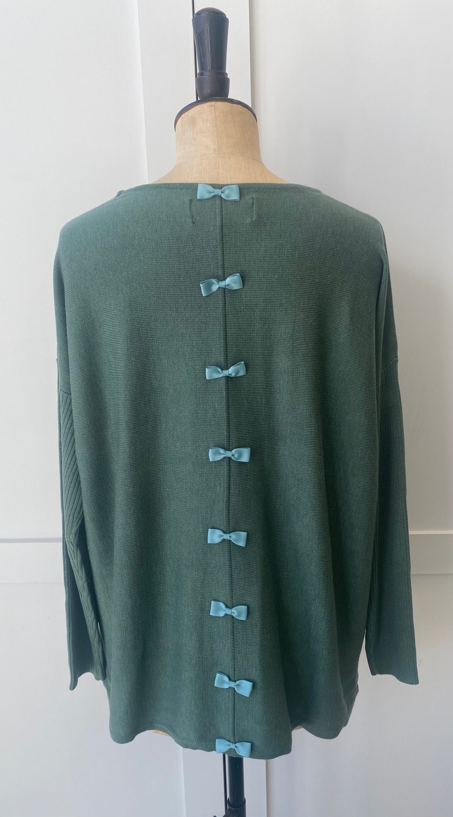 Short Bow Back Jumper