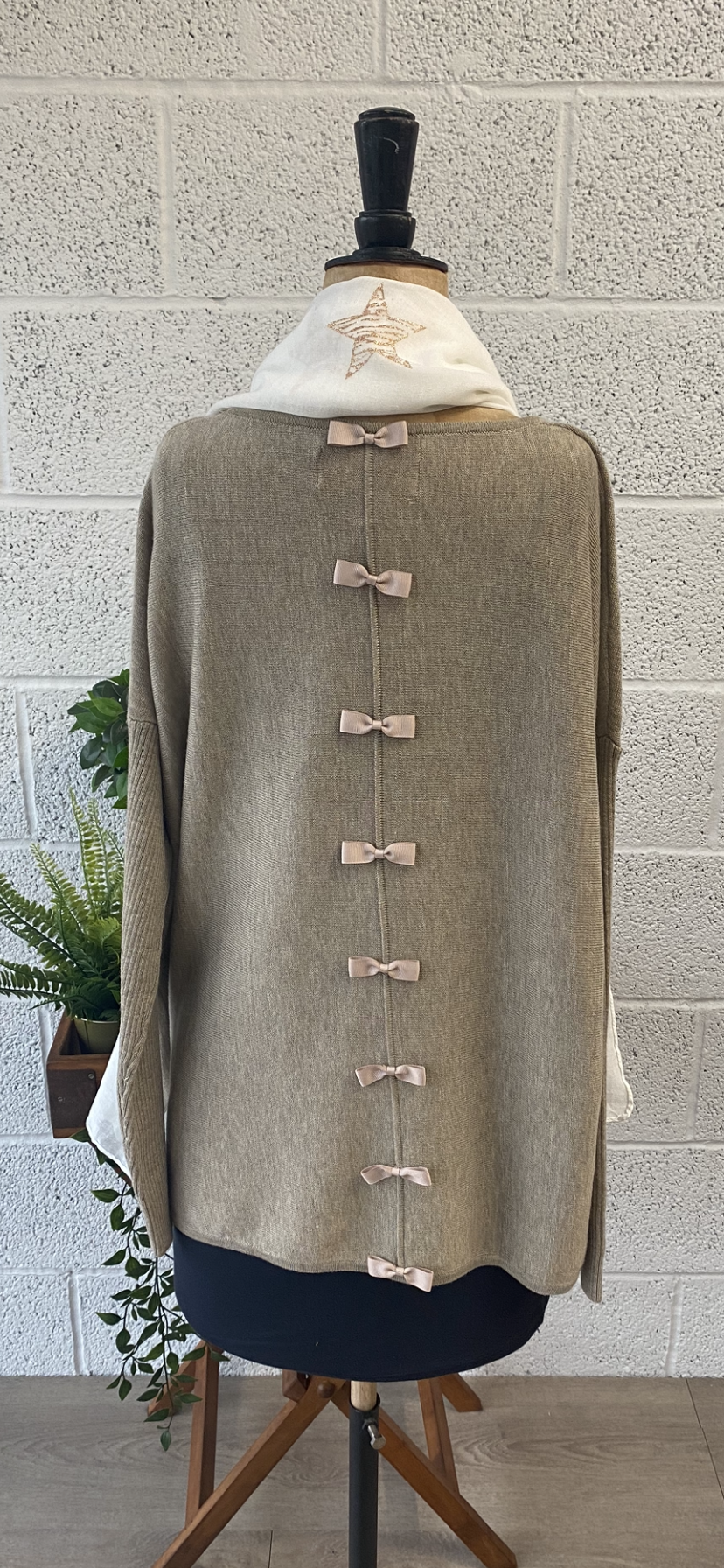 Short Bow Back Jumper