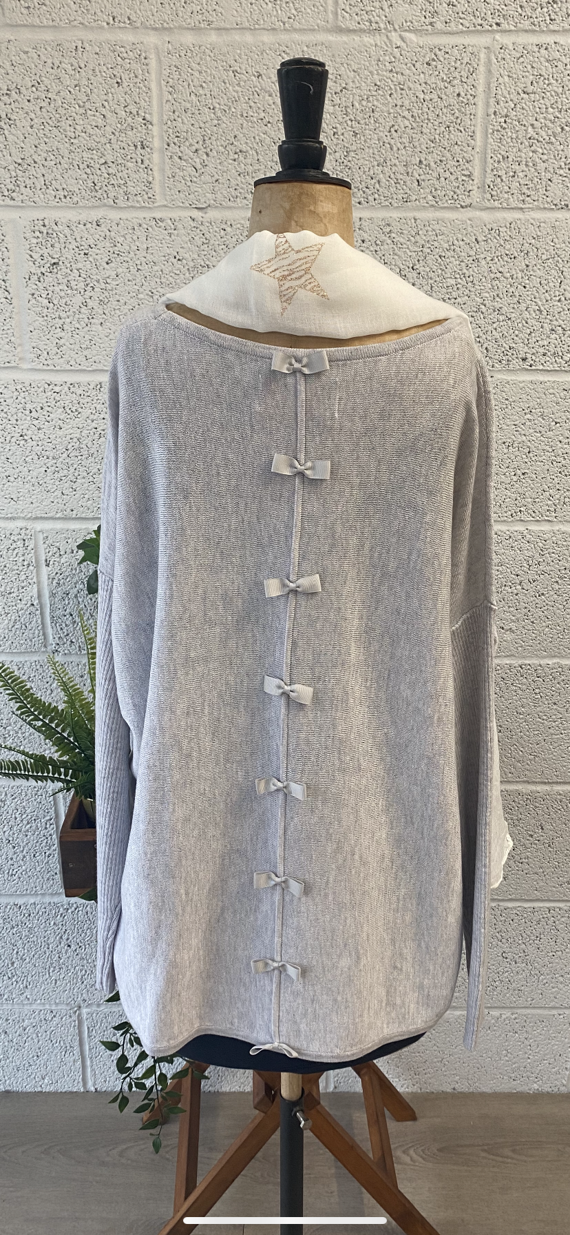 Short Bow Back Jumper