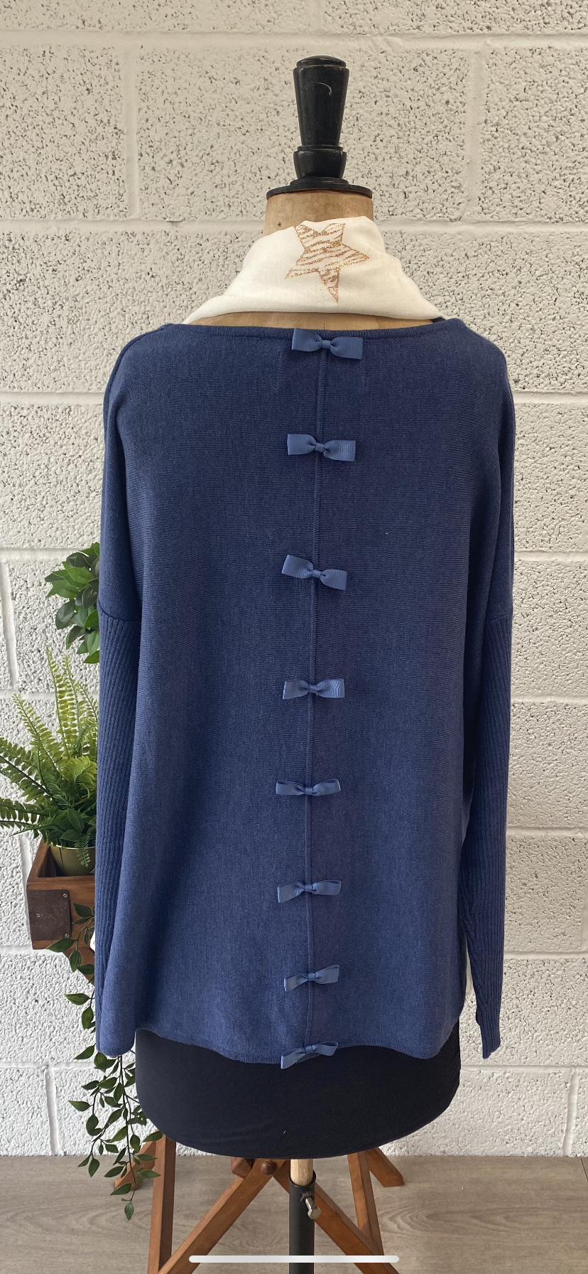 Short Bow Back Jumper